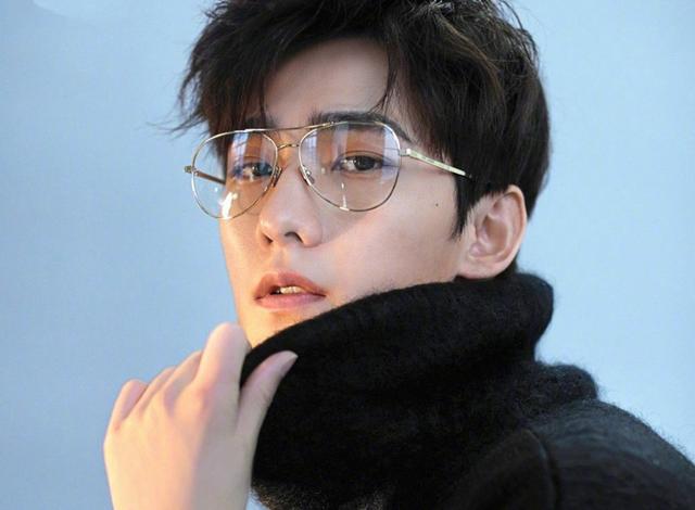 德国网红眼睛代孕妈妈包选性别生的男孩（德国网红眼睛代孕妈妈包选性别生的男孩图片）